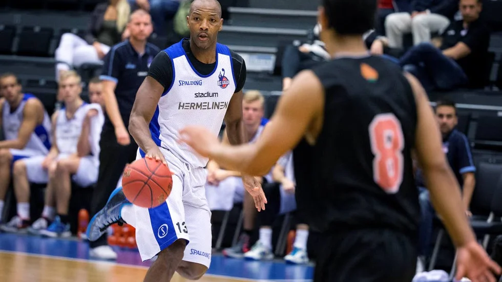 Planen. Lagkapten Alex Wesby tänker låta fiaskoförlusten mot Umeå tala för sig själv.