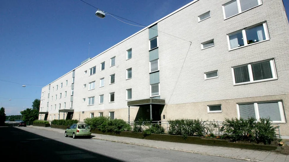 NYA LÄGENHETER? Det här hyreshuset på Tullgatan är i behov av renovering. I samband med det vill Lulebo bygga på två våningar och bygga ett hyreshus på tomten bredvid.