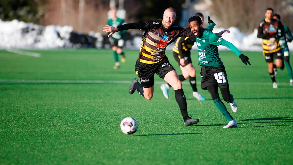 Panin Boakye Mensa var pigg mot Skiljebo och hamnade i många löpdueller.