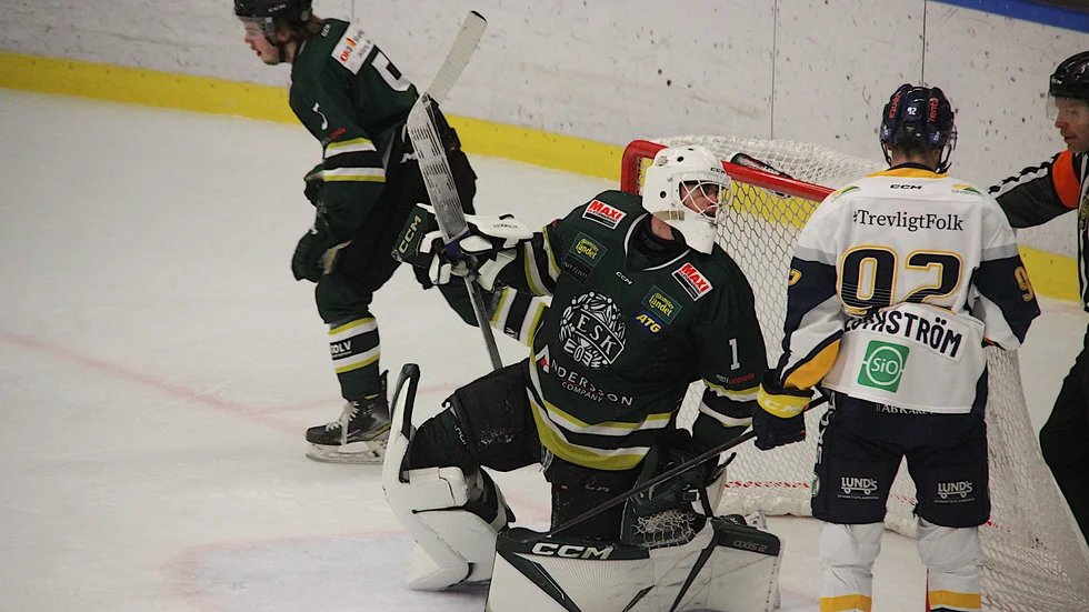 ESK:s Leo Krantz gjorde första målet. Martin Örtengren fick avsluta säsongen i målet och 19-åringen gjorde sitt nionde framträdande i division 1.