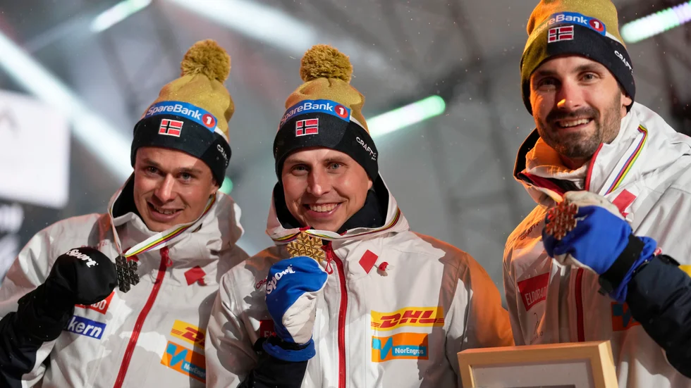 Harald Oestberg Amundsen (silver), Simen Hegstad Krueger (guld) och Hans Christer (brons) efter VM-loppet över 15 km.