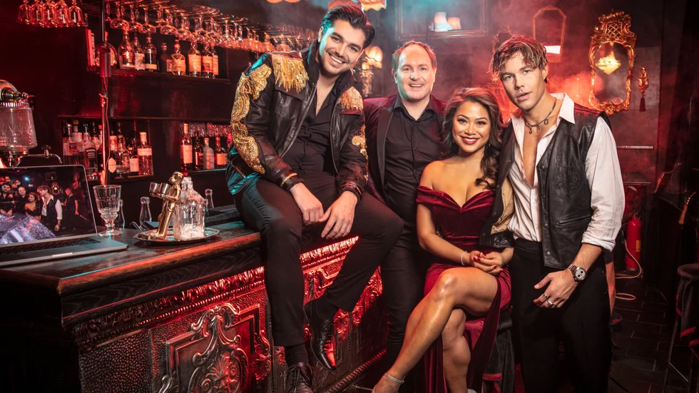 Anton Ewald, Morgan Alling, Marsha Songcome och Andreas Wijk medverkar i musikalen "Moulin Rouge". Pressbild.