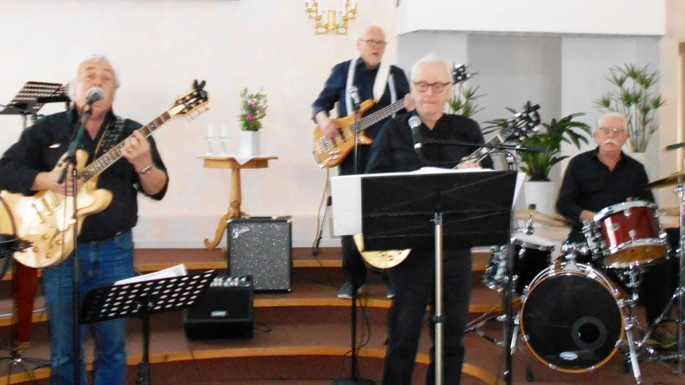 50- och 60-talslåtar framfördes av gruppen String and sing.