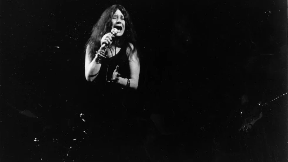 Joplin. "Little Girl Blue" är en genomgång av Janis Joplins korta men intensiva liv och karriär.