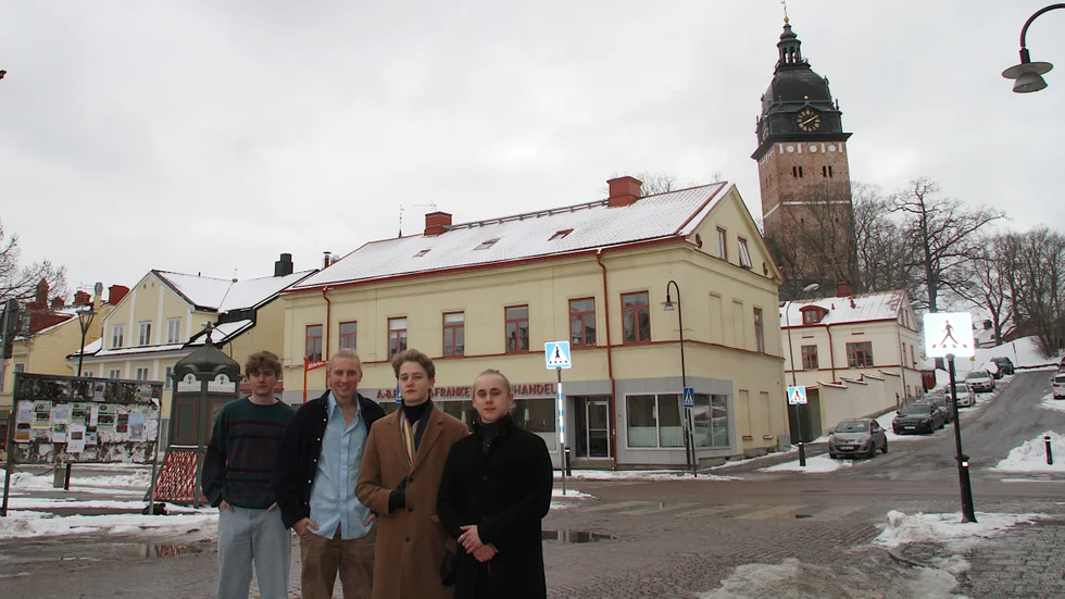 Ossian Ekelund, Viktor Elgholm, Jacob Lönnebring och Adam Sjöquist i Unga Strängnäspartister. Totalt finns tolv medlemmar varav två är tjejer.