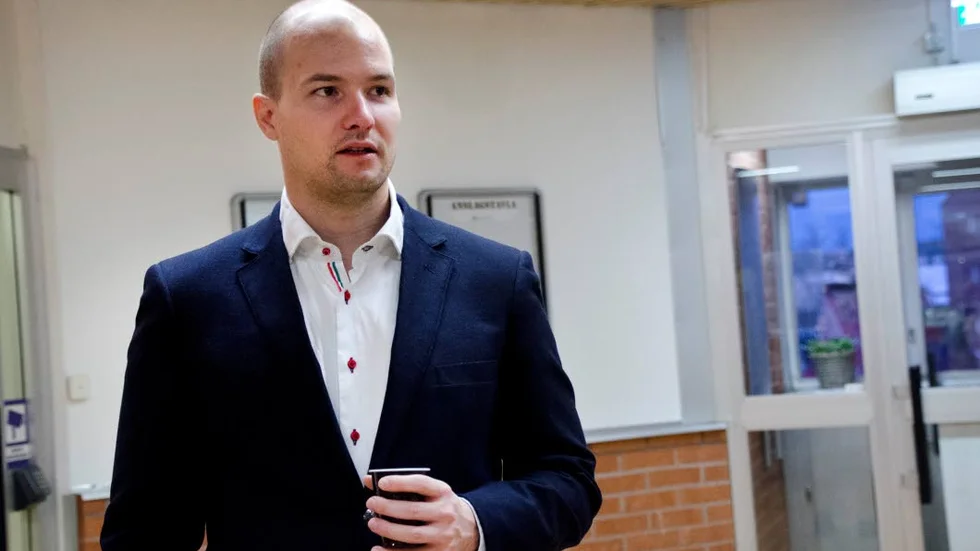 Åklagaren Kristoffer Sahlin överväger att överklaga tingsrättens friande dom.