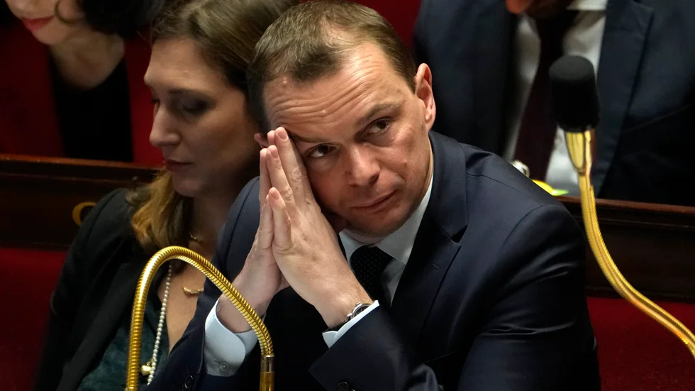 Den franska senaten har antagit ett lagförslag som innebär att den allmänna pensionsåldern höjs från 62 till 64 år. På bilden arbetsmarknadsminister Olivier Dussopt. Arkivbild.