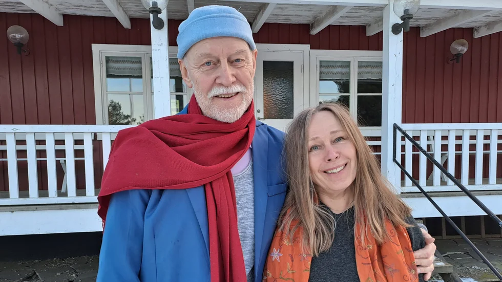 Jan Hammarlund kom till bygdegården i Vamlingbo, dit Anna Döbling sett till att Yrkestrubadurernas turné "Storken landar" kom.
