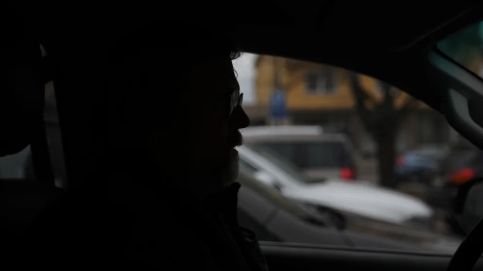 "Jag är markägare, djurägare, lantbrukare, och jag är inbiten jägare. Jag värnar väldigt mycket om djuren och naturen", säger Saanum. Men eftersom just lodjursjakten är ett känsligt ämne vill han inte att hans ansikte ska synas i tidningen.