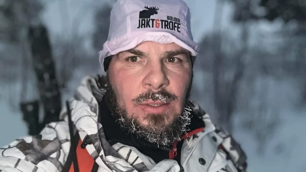 Dennis Andersson är en av Kiruna kommuns 15 eftersöksjägare. Han känner sig ofta frustrerad över hur bilister beter vid olycksplatser. "Folk kör på tok för fort".