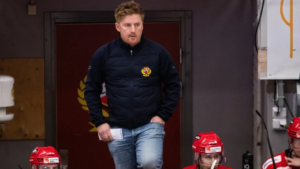 Björn Danielsson var sportsligt ansvarig i Almtuna under lång tid. Nu bygger han ett nytt lag i morderklubben Wings.