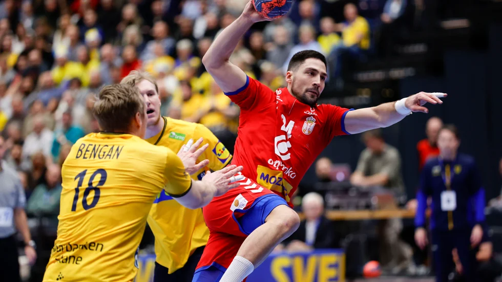 Serbien fick revansch mot Sverige och vann VM-genrepet med 30–28.