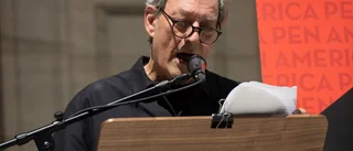 Paul Auster ger ut bok om USA:s vapenvåld