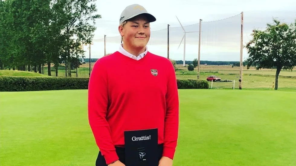 Gustav Holmberg från Motala är en stor golftalang och i helgen kom 16-åringen tvåa i riksomfattande Teen cup. Han missade segern i särspel.