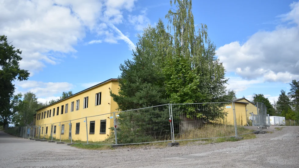 Den nya förskolan i Rimforsa ska byggas på Hackel 9:5, en gammal industritomt vid järnvägen. Bygglovet som beviljats är tillfälligt, och nu hänger det på den nya detaljplanen huruvida det kommer att kunna göras permanent.