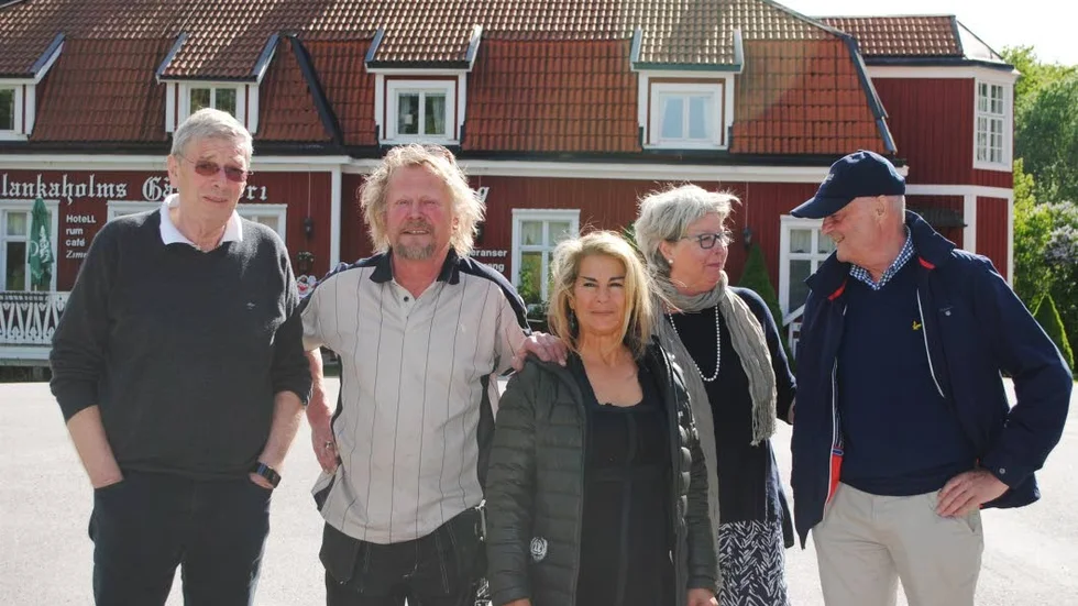 Ilska. Fastighetsägare i Blankaholm är på stridshumör. De tänker slåss. Från vänster: Inge Hyckenberg, Gösta och Shuly Holmer, Louise Elb från intresseföreningen och Leif Nilsson.