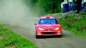 SM-guld. Jimmy Joge, Motala, på väg mot sitt första SM-guld i den trimmade 4WD-klassen i rally. Här på SS7, St. Ved/ Broddebo.                                                                                                                                             Foto: Ilkka Ranta