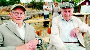 Dessa två äldre herrar gästade Rågö under Rågödagen. Det är till vänster Yngve Halling, från Västervik idag 86 år och till höger brodern Valter Halling, Gamleby 92 år. Båda bodde på Rågö med sina föräldrar och syskon i sin barndom eller under tiden 1927 och fram till 1933.