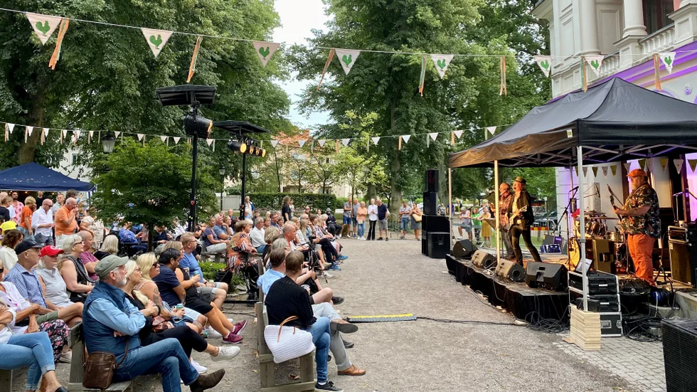 "
Behovet av utrymmen för kulturverksamhet är stort ", skriver insändarskribenterna. På bilden Armadillo King som gav en konsert i Teaterparken under "Park till park".