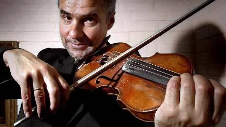 Terje Tönnesen, Camerata Nordicas konstnärlige ledare, bjöd på en verkligt tät musikupplevelse på söndagskvällen, både som ledare och solist. Arkivbild: Anders Steiner