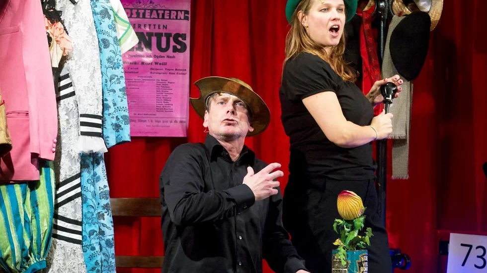 Richard Carlsohn och Karin Oscarsson framför en scen ur "Don Quixote".