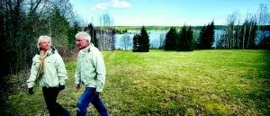 Grannar chockade över   markbyte