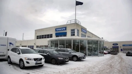 Skobes bil tar över Karlbergs bil i Västervik.