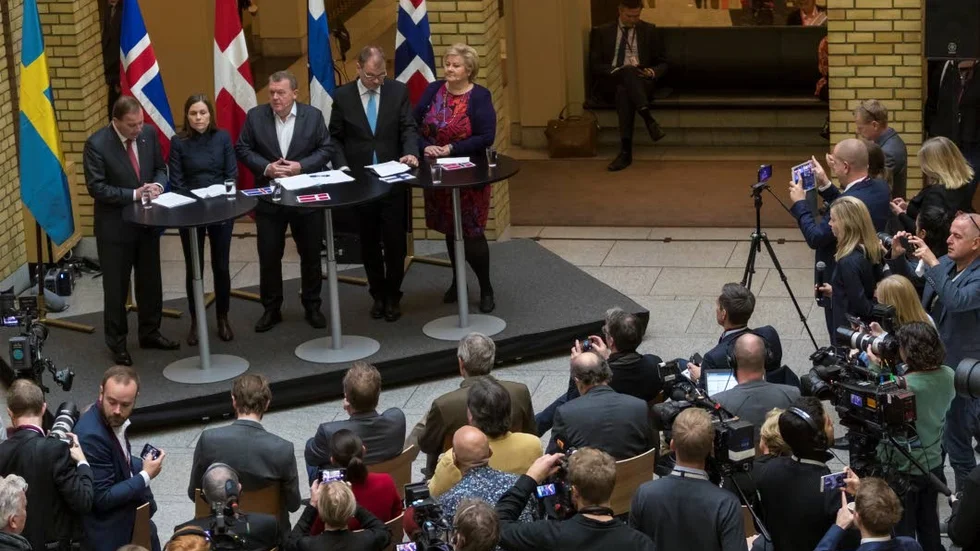 De nordiska statsministrarna håller presskonferens i samband med Nordiska rådets möte, från vänster Stefan Löfven, Sverige, Island: Katrín Jakobsd, Island, , Danmark: Lars Løkke Rasmussen, Danmark, Juha Sipilä, Finland och Erna Solberg, Norge.
