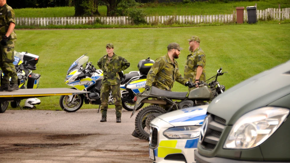 Polis och militär sökte intensivt efter 80-åringen i skogarna kring Österbybruk under onsdagen.