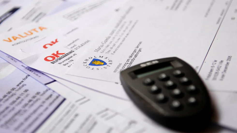 En bedragare uppgav sig vara från ett telefonbolag och fick åldringen att logga in på sin bank med bankdosa. Några dagar senare upptäcktes att 30 000 kronor tagits ut från kontot.
