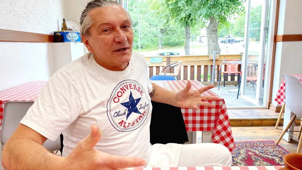 När han först fick en anställning på pizzerian hade Velibor Panic aldrig bakat en pizza förut. "Jag tänkte att jag stannar i två-tre år, men med tiden bygger man upp rutiner och en vardag. Så jag är fortfarande kvar, efter 25 år."