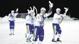 Ett skönt besked för HT Bandy. Laget får behålla sina tre inspelade poäng. Däremot får klubben 30 000 kronor i böter för sitt slarv. Foto: PÄR BÄCKSTRÖM