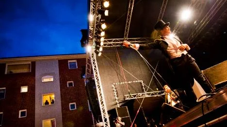 The Hives bjöd som vanligt publiken på en riktig show.