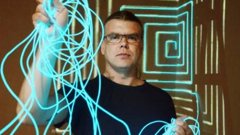 Fredrik Vesterlunds senare verk är tredimensionella. I dem kan betraktaren gå runt och röra sig i olika världar.foto: hans sternlund