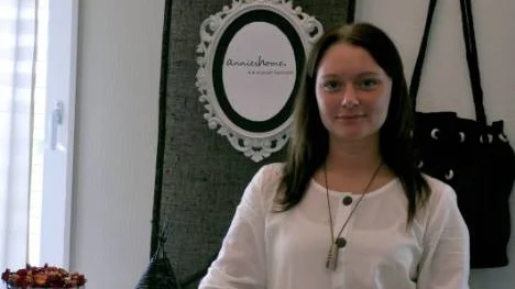 Angelica Hedberg, 24, planerar att starta sin webbsida, Annieshome, där hon förmedlar lappländskt hantverk.