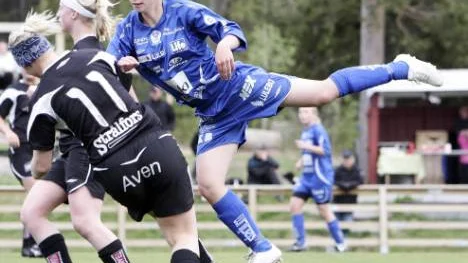 Annina Wede gjorde två mål och assisterade till avslutande 6-1 när Alvik körde över Husum i damtvåan.