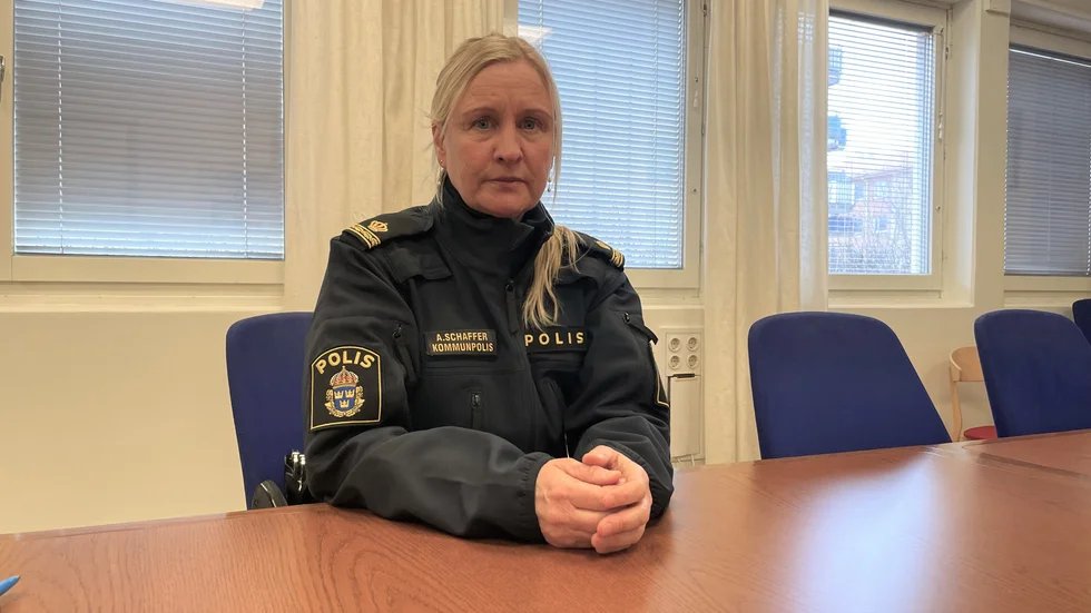 - Man ska reagera och agera när man får en dålig magkänsla. Man kan ringa oss eller knacka på hos en granne som man misstänker blir utsatt, säger polisen Anna Schaffer.