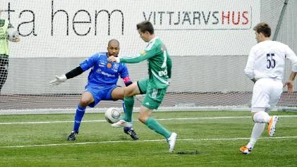 Anton Andersson har blivit vänsterback. Men i går var han ytterst nära att bli matchhjälte.