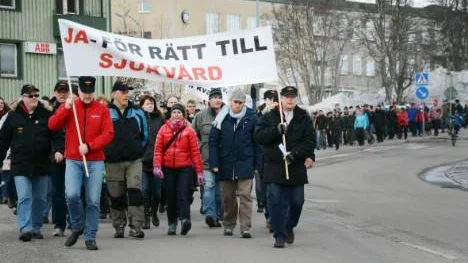Täten av tåget hann gå en bra bit av sträckan innan alla hade kommit ut från starten på Parkskolans parkering. Akutsköterskan Kajsa Östergren, medicinläkaren Mikael Grumstedt och Gruvtolvans ordförande Jan Thelin gick i första ledet.
