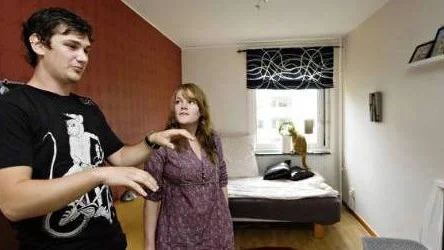 "Varför ska det vara så rörigt varje år? Och varför gör inte LTU och kommunen mer för att Luleåborna ska öppna sina hem för studenter?" Det undrar Idan Dekel och Ida Berglund som nu hyr ut ett av sina rum för att mildra bostadskrisen bland studenterna.FOTO: Lisa Björk