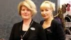 Margit Tepsa och Natalia Koivurova är nöjda med att försäljningen ökade under julhandeln. FOTO: Karolina Strömbäck Horney