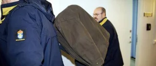 Fortsatta restriktioner - ändå rörde den misstänkte inte en min
