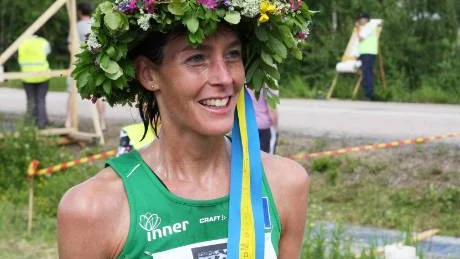 Den förra VM-löparen Lena Gavelin vann halvmaran i ganska bekväm stil.foto: calle magnusson