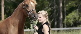 Linnéa avlar på hästar av toppklass