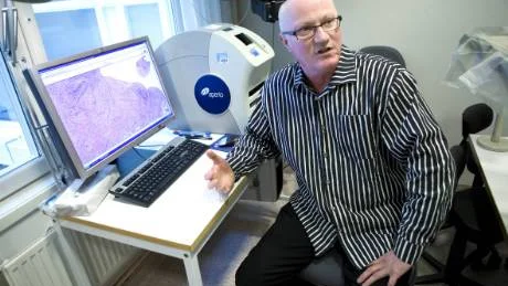 Med det nya systemet kan diagnoser ställas på ett enklare sätt, menar Stefan Cajander, utvecklingschef vid division diagnostik och överläkare på patologi och cykologiavdelningen på Sunderby sjukhus. FOTO: Pär Bäckström