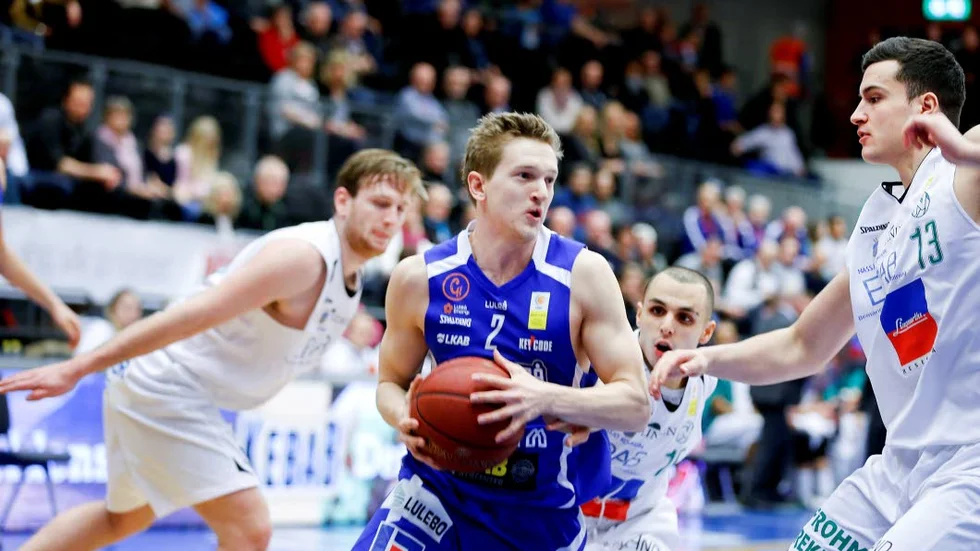 Skyttekungen. Adam Rönnqvist fortsätter att storspela - mot Nässjö blev det 22 poäng.