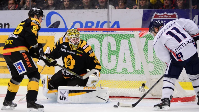 Jacob Micflikier och hans LHC möter Skellefteå i SM-semifinalen.