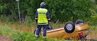 Bil voltade på tågspår