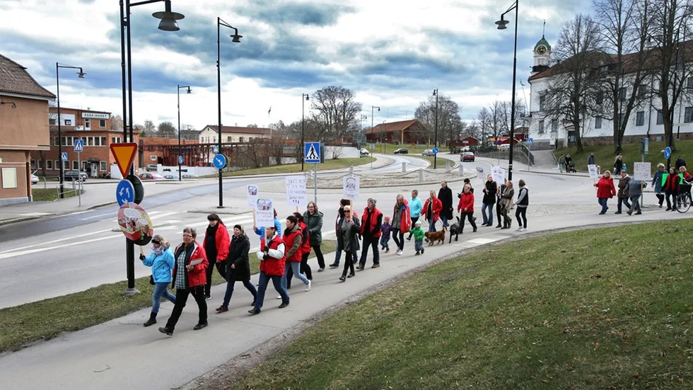 Kommunal demonstrerar mot utlasningar