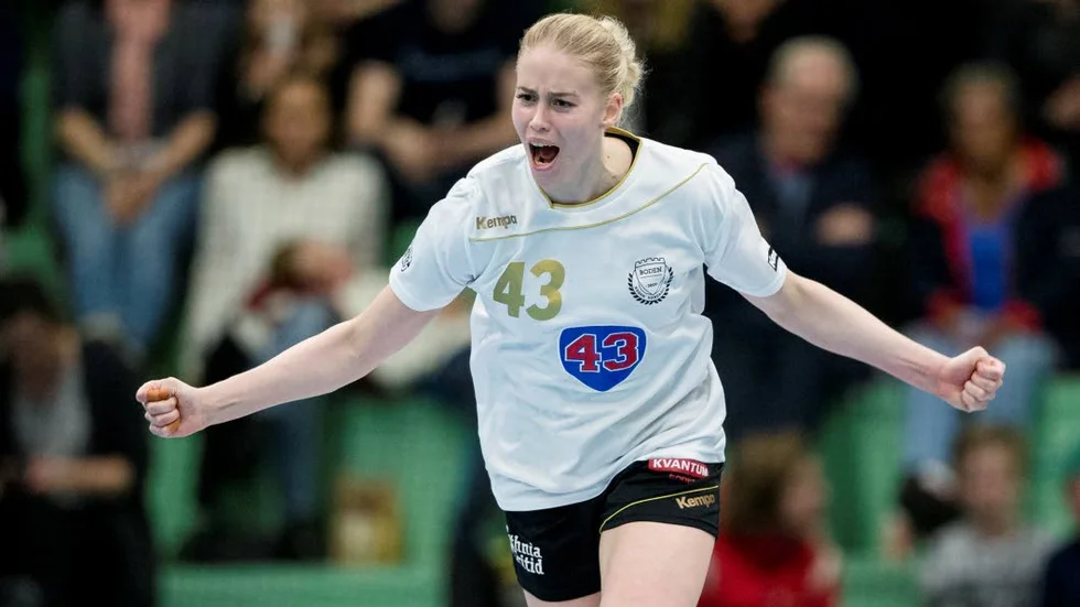 Förlänger. Emma Petersson är klar för ännu en säsong i Boden Handboll.